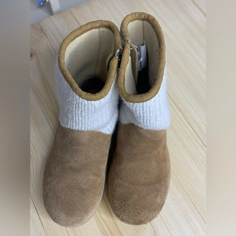 UGG Kids Ugg Boots. Sweater& Suede Material. Size 10. Good Condition